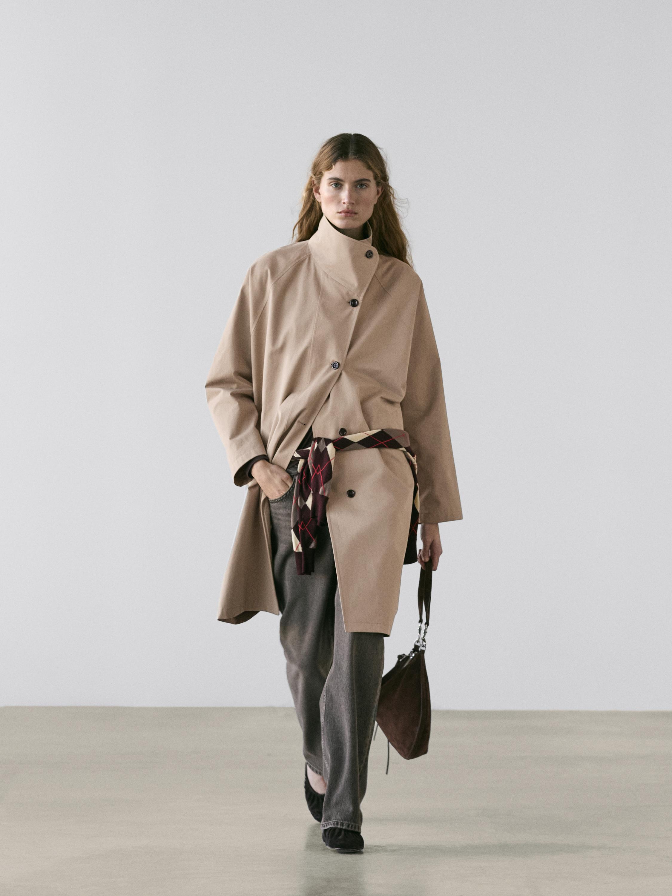 Long cotton trench coat with side fastening